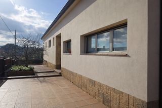 Chalet in Llinars del Vallès. Casa unifamiliar amb gran parcel·la a can boatell ·