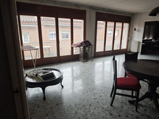 Flat  Carrer josep argila. Ampli pis amb gran potencial i pati al centre de llinars del val