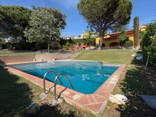 Chalet  Passatge farigola. Gran casa amb caràcter, piscina i privacitat