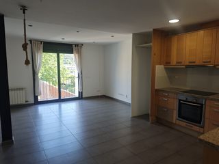 Lloguer Dúplex a Llinars del Vallès. Dúplex d'1 habitació doble, zona d'estudi i gran terrassa al cen