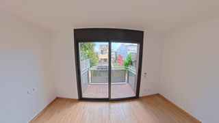 Appartement  Carrer cardedeu. Pis ampli amb balcó, lavabo i aire condicionat a llinars del val