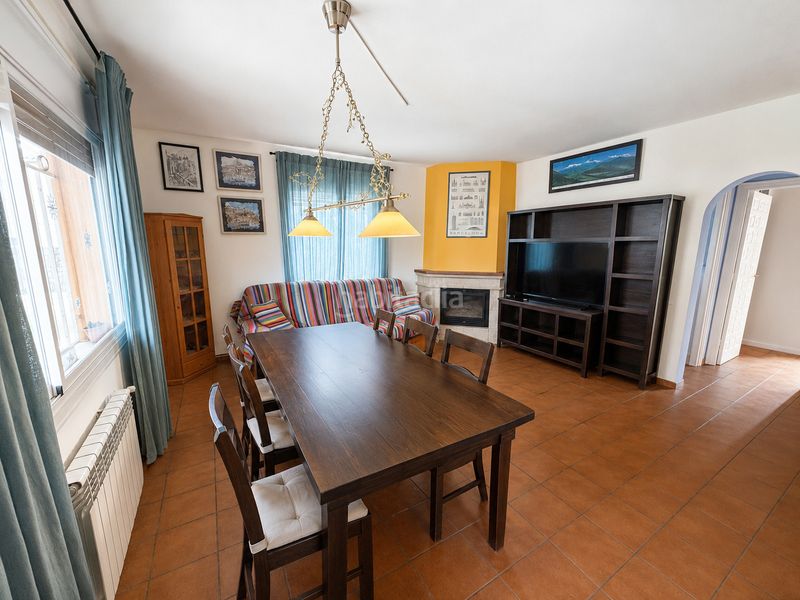 Foto 258f2e1d-bce9-4134-8be7-3818f06ef9bb. Chalet casa amb jardí i parcel·la de 360 m² a en Llinars del Vallès