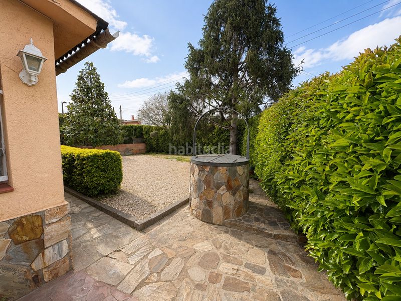 Foto 5081f8f3-4343-4ed9-bdc7-acfe3d869766. Chalet casa amb jardí i parcel·la de 360 m² a en Llinars del Vallès