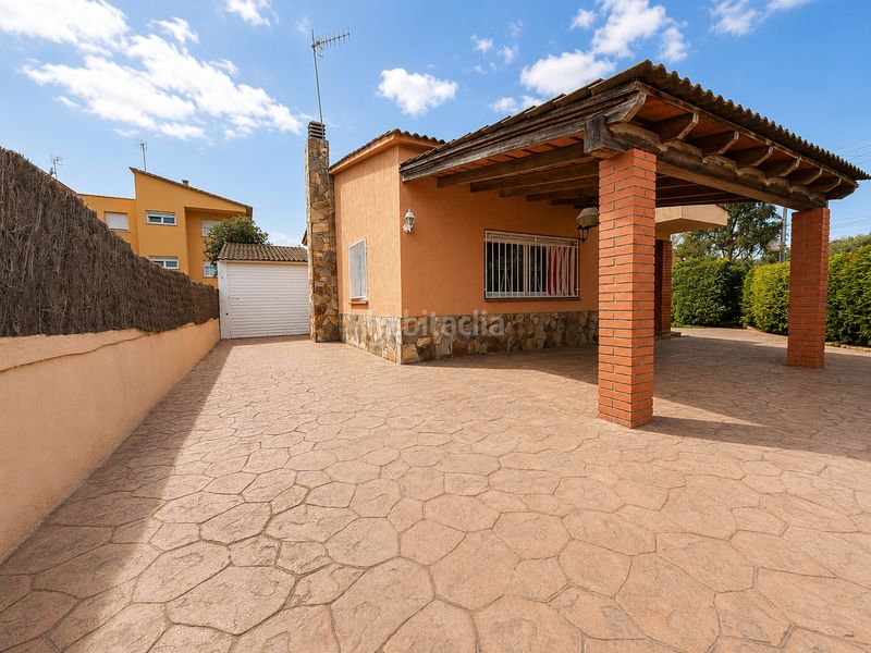 Foto 93dfb468-205b-4830-a0a6-166b894f46d9. Chalet casa amb jardí i parcel·la de 360 m² a en Llinars del Vallès