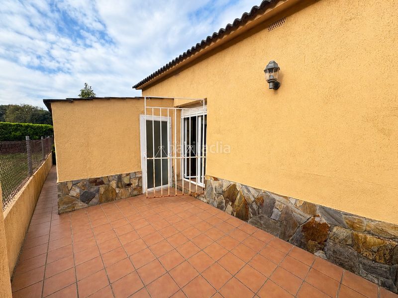 Foto a5d1cae4-6164-42b8-ae24-bf7103214e97. Chalet casa amb jardí i parcel·la de 360 m² a en Llinars del Vallès