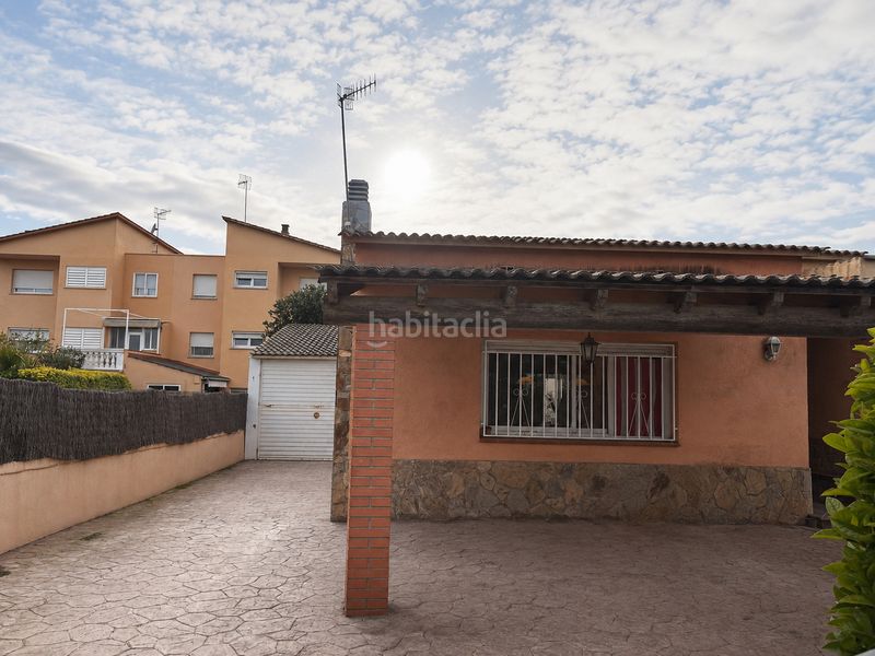 Foto deada0c6-30ba-4630-80dc-ab6200505f6a. Chalet casa amb jardí i parcel·la de 360 m² a en Llinars del Vallès