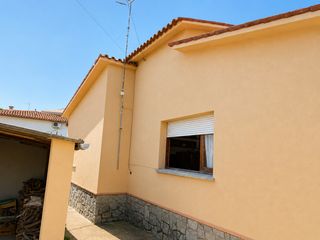 House in Llinars del Vallès. Casa amb gran jardí a llinars del vallès – 390.000 €