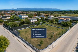 Terreny residencial  Carrer verge de la pau 15. Parcel·la cantonera de 697 m² amb espectaculars vistes al montse