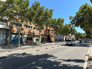 Miete Fabrikhalle in Bon Pastor. Nave industrial situada en la calle principal del polígono frent
