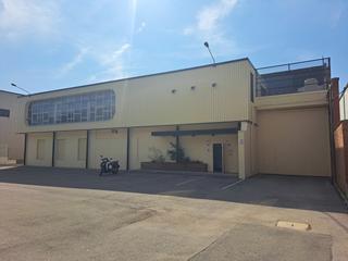 Rent Industrial building in Centre. Nave industrial situada en cornellá de llobregat. con buenas con