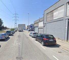 Rent Industrial building in Vinyets-Molí Vell. Nave adosada tipo a situada en calle principal del polígono, jus