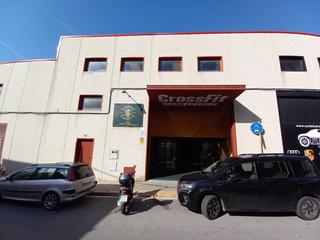 Lloguer Nau industrial a Centre-Cordelles. Nave industrialcomercial muy céntrica, situada a pìe de calle en