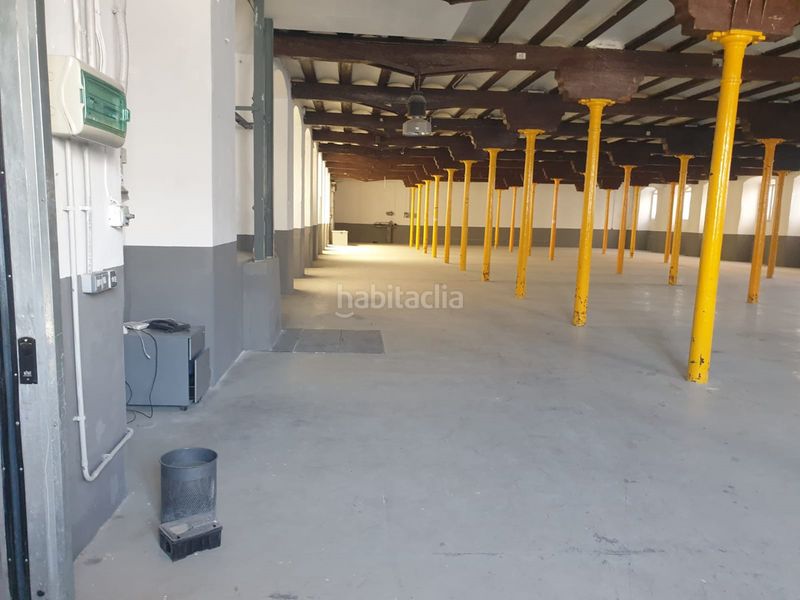 Foto b54b3bf7-5207-46b0-8af2-fb37d7fd0299. Lloguer nau industrial a Centre Cornellà de Llobregat