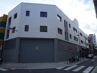 Location Bâtiment à usage industriel à Centre. Local en perfecto estado, situado en lhospitalet de llobregat, m