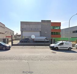 Alquiler Nave industrial en Centre Vila. Nave industrialcomercial compuesta de dos plantas . planta baja