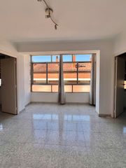 Miete Etagenwohnung  Carrer de la vídua vives. Piso céntrico 56 m 3 habitaciones