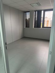 Location Bureau à Can Roca. Oficina en castelldefels