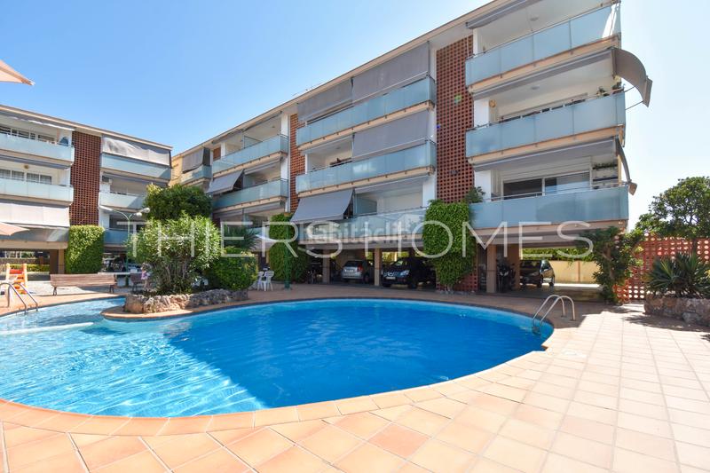 Foto 0b2cfca3-fe0a-4c4f-a893-09cf214d3eca. Location appartement avec parking piscine dans La Pineda Castelldefels