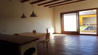 Casa a schiera in Piverd-Vila-Seca-Bruguerol. Casa adosada con 4 habitaciones con parking, piscina y calefacci