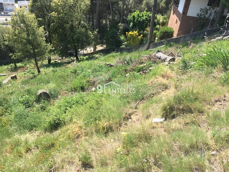 Foto 0c0cf071-4214-4712-be82-d6a4fec3ac76. Terreno residencial terreno con impresionantes vistas . el solar está vallado y tiene 750 m2 de suelo urbano y edificable. además tambié en Aiguafreda