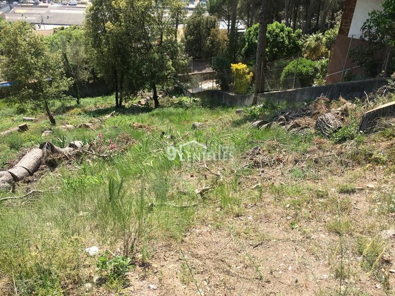 Foto 9a39d2da-283b-4f83-80ac-9e583947c6ce. Terreno residencial terreno con impresionantes vistas . el solar está vallado y tiene 750 m2 de suelo urbano y edificable. además tambié en Aiguafreda