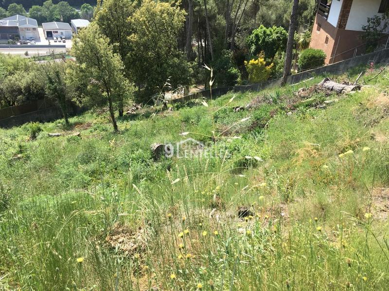 Foto cfdae0df-245e-428f-b5ba-4f0bafd376e9. Terreno residencial terreno con impresionantes vistas . el solar está vallado y tiene 750 m2 de suelo urbano y edificable. además tambié en Aiguafreda