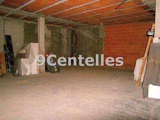 Miete Geschäftsraum in Centelles. Local en el centro de centelles de 110 m2, ideal para poner nego