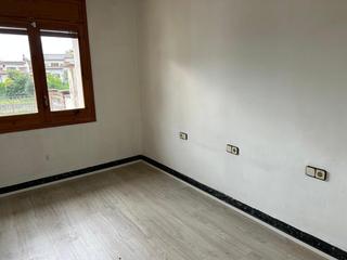 Casa a Roda de Ter. Casa situada en la tranquila y encantadora localidad de roda de