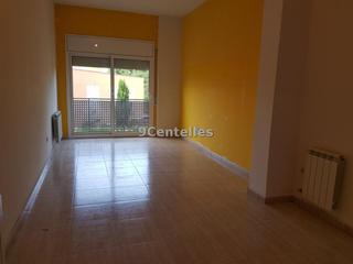 Studiowohnung in Centelles. Piso en planta baja con entrada independiente  centro de centell