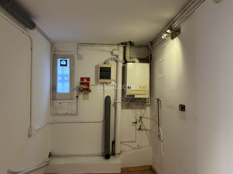 Foto a4fa635d-4ace-45e2-9076-8352c3b336aa. Lloguer local comercial a Centelles