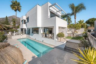 Casa a Sierra Blanca. Villa moderna en milla de oro