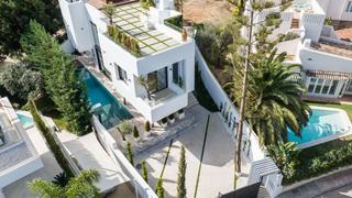 House in La Carolina - Guadalpín. Moderna villa de 5 dormitorios en playa casablanca