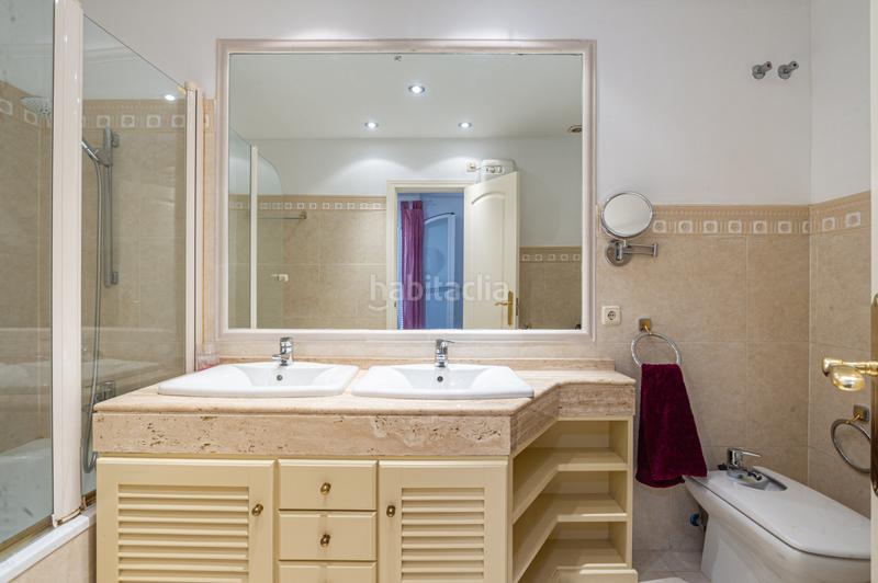 Foto 0ede309b-5b6c-4a24-9518-a8ad4be98846. Maison jumelée avec cheminée chauffage parking piscine dans Marbella