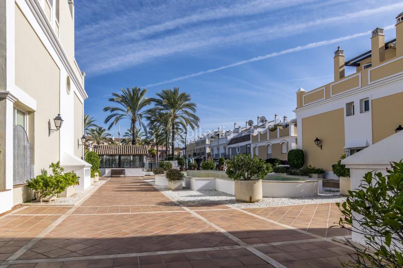 Foto 78d0f2b8-afa4-4579-b82b-0a7aa3d3be9f. Maison jumelée avec cheminée chauffage parking piscine dans Marbella