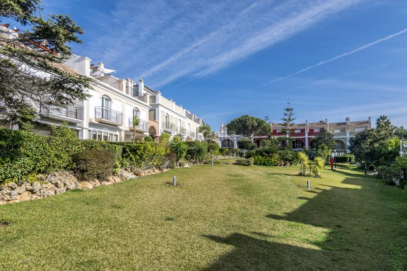 Foto 825c5327-2b1a-4d4f-ad1f-d2179e884990. Maison jumelée avec cheminée chauffage parking piscine dans Marbella