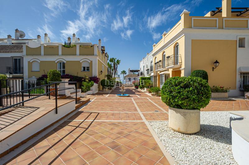 Foto d6abb949-4f9c-4764-b402-d130308c8734. Maison jumelée avec cheminée chauffage parking piscine dans Marbella