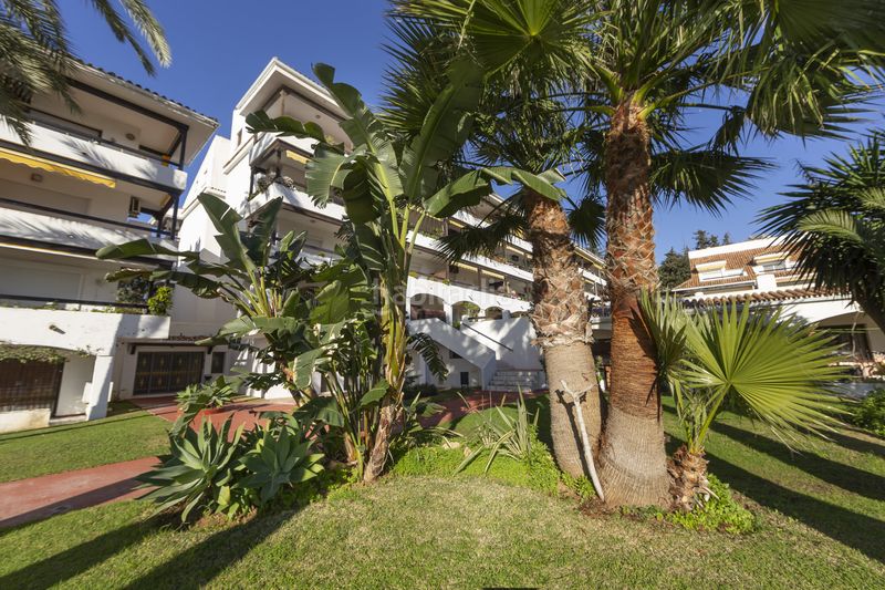 Foto 2a80b3cd-3653-48f5-b98a-f5917e9c1760. Pis amb xemeneia calefacció piscina a La Carolina - Guadalpín Marbella