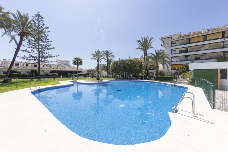 Foto a79b58bb-91d7-43a0-8686-913f58fe61a6. Pis amb xemeneia calefacció piscina a La Carolina - Guadalpín Marbella