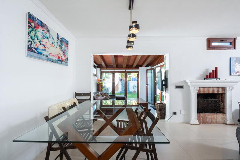 Foto b7f1687e-3cde-43df-9671-ba056577f28a. Casa aparellada amb xemeneia calefacció piscina a Marbella