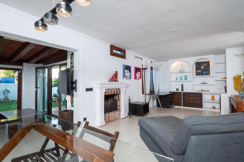 Foto ce5488e7-2a97-4409-9cc1-30948caf2bec. Casa aparellada amb xemeneia calefacció piscina a Marbella