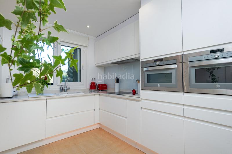 Foto 257afef1-b9f4-4e60-9147-2821c4d28c48. Maison jumelée avec cheminée parking piscine dans bahía de Marbella Marbella