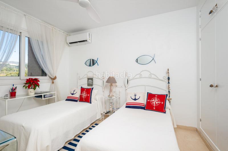 Foto 26e269ef-5e4d-46a7-8c21-d28fddd1b2c4. Maison jumelée avec cheminée parking piscine dans bahía de Marbella Marbella