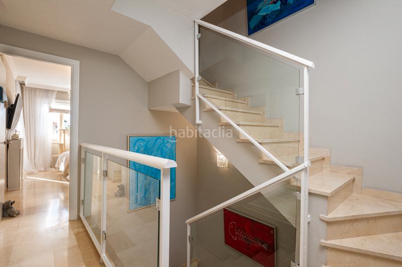 Foto 283b1aba-376a-4aaf-ae47-afc0cc054f97. Maison jumelée avec cheminée parking piscine dans bahía de Marbella Marbella