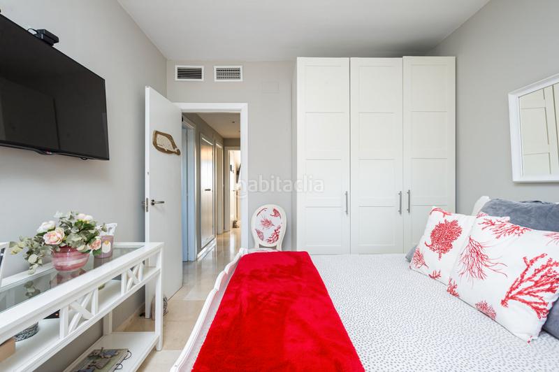 Foto 501b9f71-3915-43d7-bf12-a4ab67abdbb7. Maison jumelée avec cheminée parking piscine dans bahía de Marbella Marbella