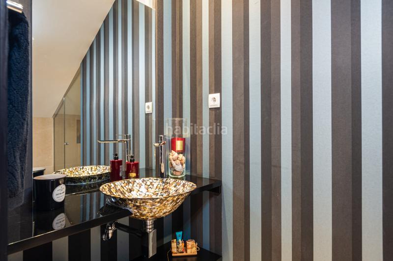 Foto 524c3d76-e21b-48c0-93cf-41f8c49556ba. Maison jumelée avec cheminée parking piscine dans bahía de Marbella Marbella