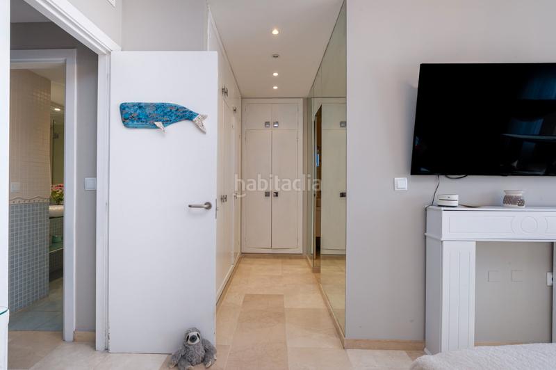 Foto 5caea2d7-ee74-48e9-9265-47ed08189ab6. Maison jumelée avec cheminée parking piscine dans bahía de Marbella Marbella