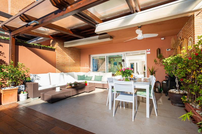 Foto 68189f4d-c285-44d8-a0f3-a453aa96b4e0. Maison jumelée avec cheminée parking piscine dans bahía de Marbella Marbella