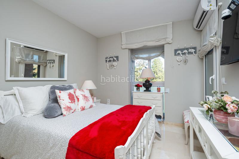 Foto 8e34432c-7203-4566-9f6b-fbc4a71b7dfb. Maison jumelée avec cheminée parking piscine dans bahía de Marbella Marbella