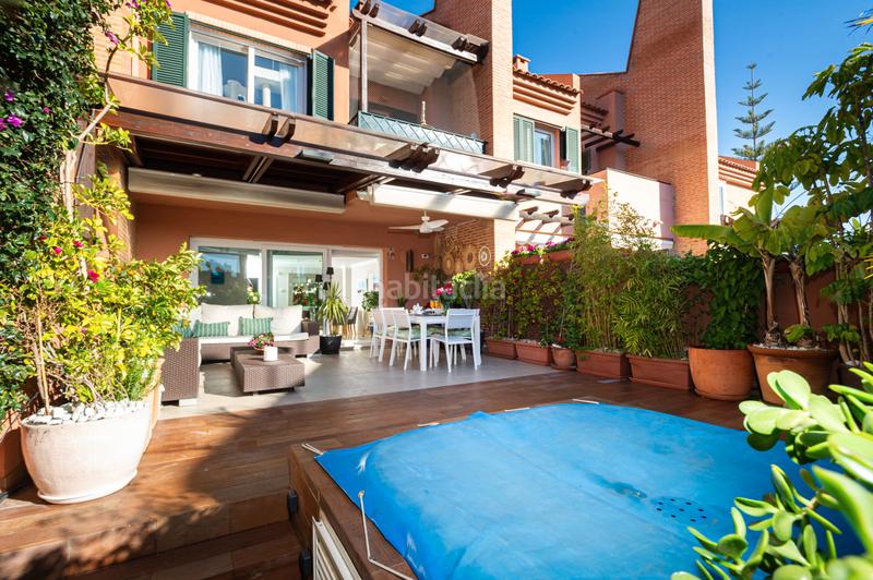 Foto da7921d4-a4de-4cbf-a793-f97480c3f5c9. Maison jumelée avec cheminée parking piscine dans bahía de Marbella Marbella