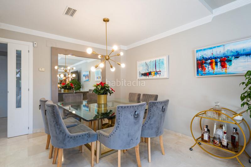 Foto de64bfbb-8f46-4e5b-ad1a-bfccdf6329a8. Maison jumelée avec cheminée parking piscine dans bahía de Marbella Marbella